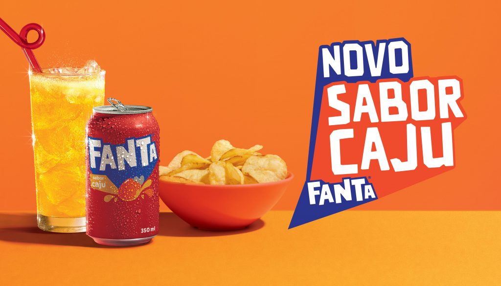 Em maio, chega em Goiás e Tocantins o lançamento exclusivo de Fanta Caju. Esta nova adição ao portfólio da marca promete surpreender os consumidores com um sabor autenticamente brasileiro, combinando a refrescância do caju com o refrigerante mais divertido do mercado