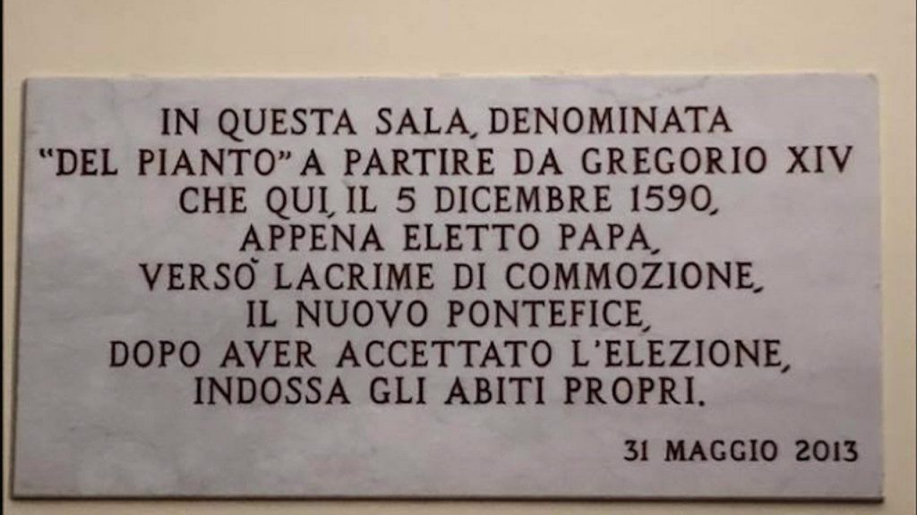 A “Sala das Lágrimas”, onde o cardeal se torna Papa 38 Inscrição comemorativa na "Sala das Lágrimas"