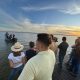 Sob o pôr do sol, público acompanha dicas de arremesso no Lago de Palmas – Foto: Josiane Mendes