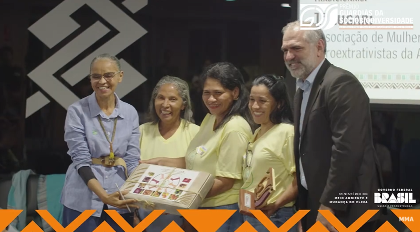 Mulheres extrativistas da APA Cantão recebem Prêmio Guardiãs da Sociobiodiversidade em Brasília