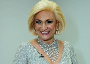 A eterna musa Hebe Camargo, ícone da televisão brasileira, deixou um legado que vai além de sua carreira como apresentadora e atriz. Sua paixão pela moda e elegância é um capítulo à parte em sua vida, e agora, sua família e admiradores têm a oportunidade de celebrar essa herança de maneira única.