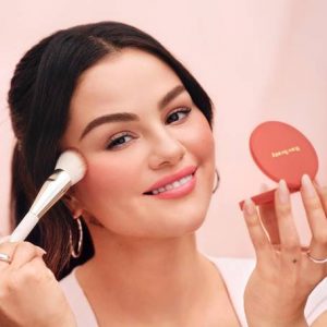 A Rare Beauty, marca criada por Selena Gomez com o propósito de redefinir os padrões de beleza
