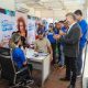 Prefeito Eduardo Siqueira Campos visitou estantes de atendimentos – Foto: Edu Fortes