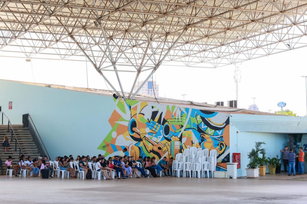 Usuários aguardam emissão do cartão do transporte coletivo de Palmas – Foto: Francisco Barros