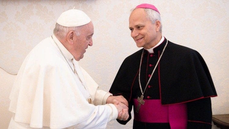 Papa Leão XIV e Papa Francisco