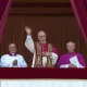 Papa Leão XIV durante sua primeira bênção no Vaticano