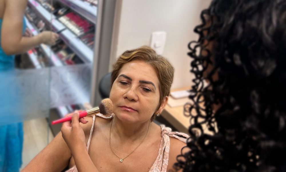 Mercado de maquiagem movimenta mais de R$ 27 bilhões no Brasil e aposta em novas experiências de consumo