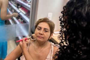Mercado de maquiagem movimenta mais de R$ 27 bilhões no Brasil e aposta em novas experiências de consumo