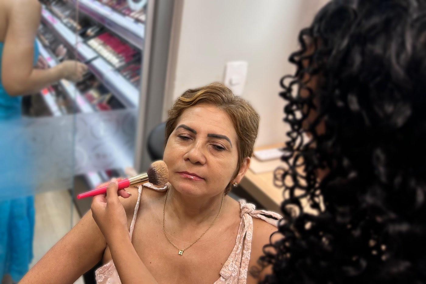 Mercado de maquiagem movimenta mais de R$ 27 bilhões no Brasil e aposta em novas experiências de consumo 35 Mercado de maquiagem movimenta mais de R$ 27 bilhões no Brasil e aposta em novas experiências de consumo