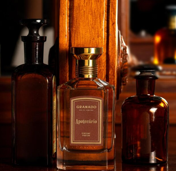 Inspirado nos antigos boticários e criado pelo renomado perfumista Quentin Bisch, o perfume resgata a herança centenária da marca com intensidade, elegância e frescor