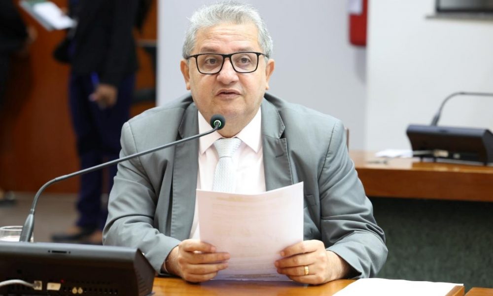 Para Jair Farias, a propositura estabelece prazos razoáveis para a realização de consultas e exames. Foto Isis Oliveira.