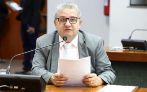 Para Jair Farias, a propositura estabelece prazos razoáveis para a realização de consultas e exames. Foto Isis Oliveira.