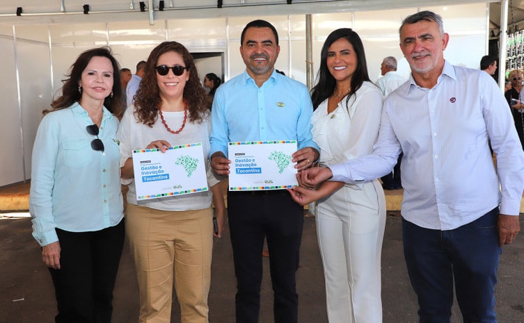 Em Araguatins, governador Wanderlei Barbosa assina adesão do Estado a programa nacional de gestão para aprimorar prestação de serviços públicos 37 Governador Wanderlei Barbosa assina, ao lado da ministra Esther Dweck, a adesão do Tocantins ao Programa Nacional de Gestão e Inovação (PNGI), durante agenda com o presidente Lula em Araguatins - Foto: Antônio Gonçalves/Governo do Tocantins