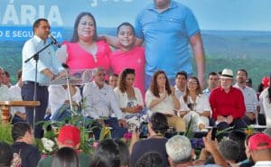 Durante evento na orla do Rio Araguaia, o governador Wanderlei Barbosa destacou a importância do investimento de mais de R$ 62 milhões na área da saúde, da região do Bico do Papagaio - Foto: Antonio Gonçalves/Governo do Tocantins