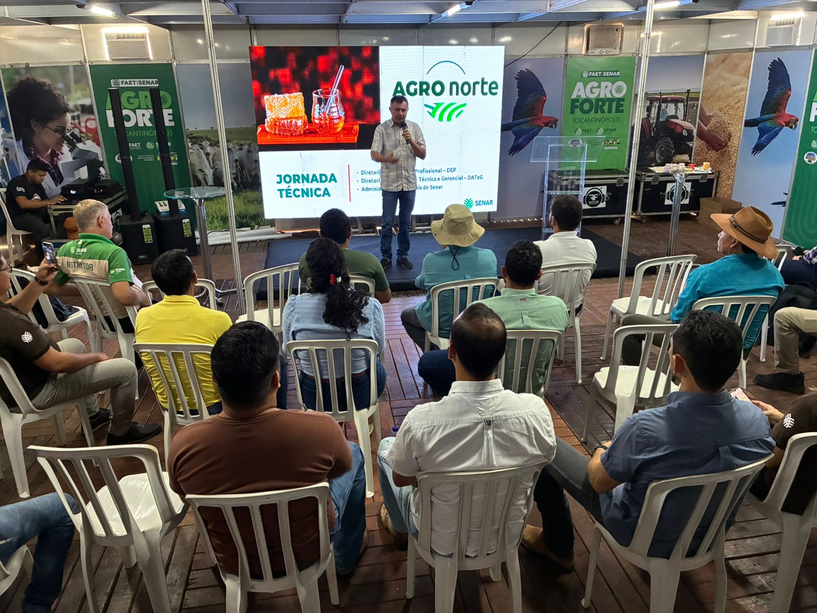 Jornada Técnica do Senar Tocantins destaca apicultura 52 Técnicos do Senar Tocantins participam de capacitação em apicultura e meliponicultura