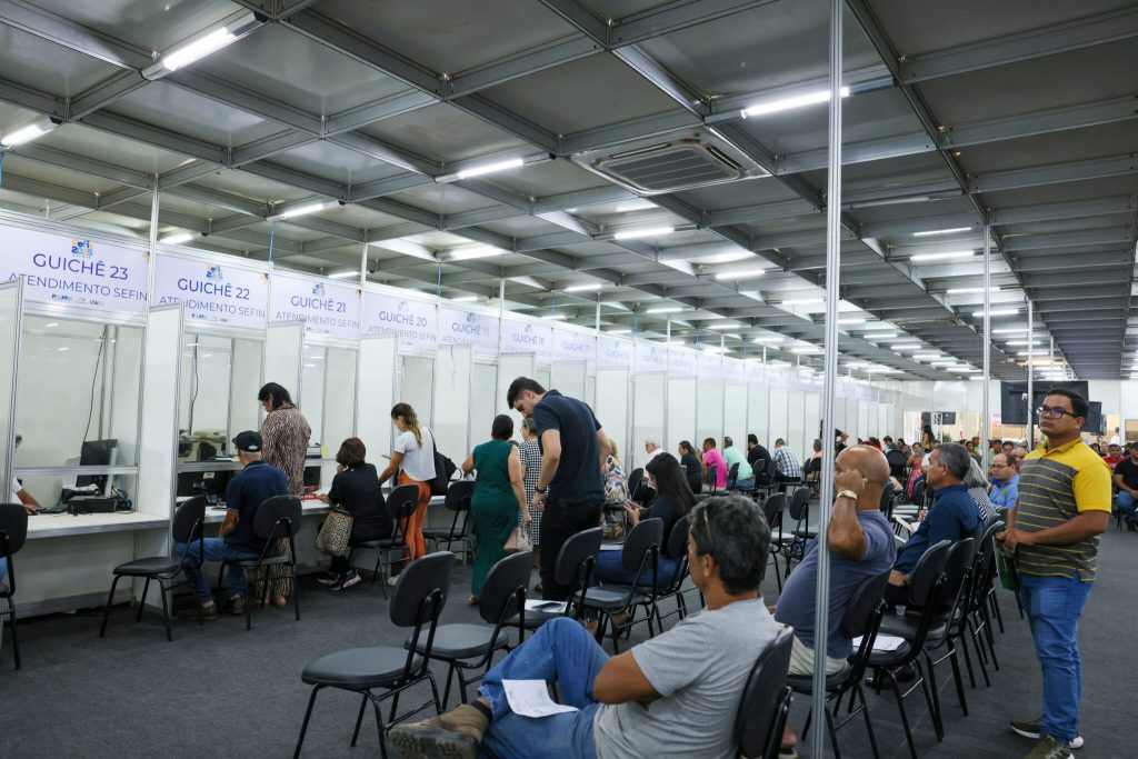 Mais de mil contribuintes estão sendo atendidos por dia no Parque do Povo – Foto: Regiane Rocha