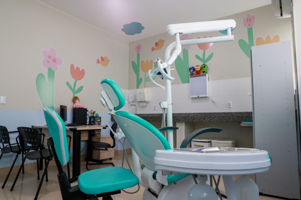 CEO conta com dois consultórios infantis adaptados para acolher as crianças em tratamento – Foto: Lia Mara