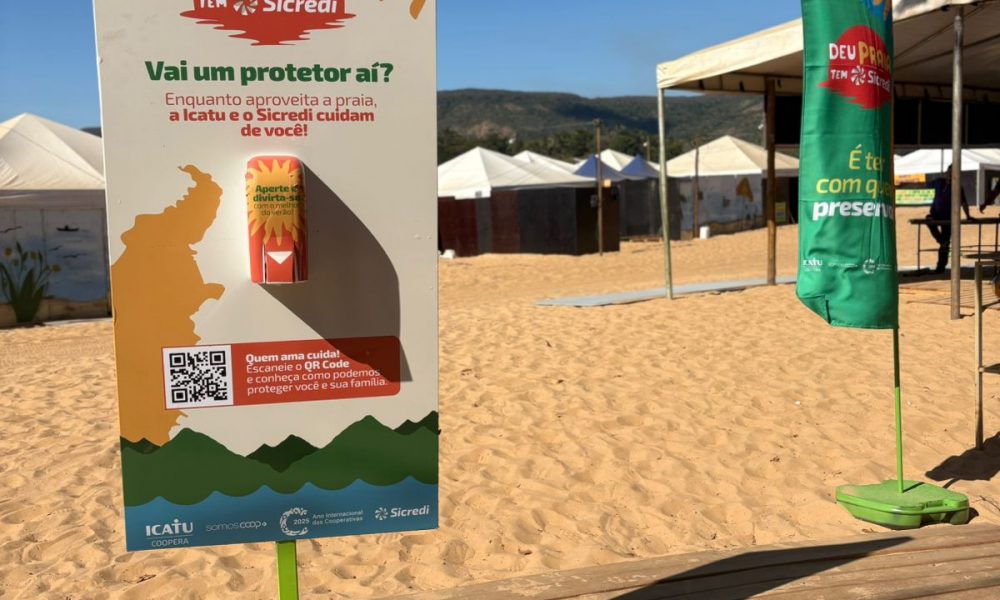 Iniciativa oferece duchas ecológicas, totens solares, quadra esportiva e educação ambiental aos frequentadores da Praia do Funil