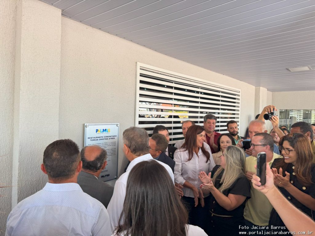 Imagem mostra a entrega oficial das unidades reformadas, com presença de autoridades e população no Restaurante Tereza Cristina Ayres, em Palmas.