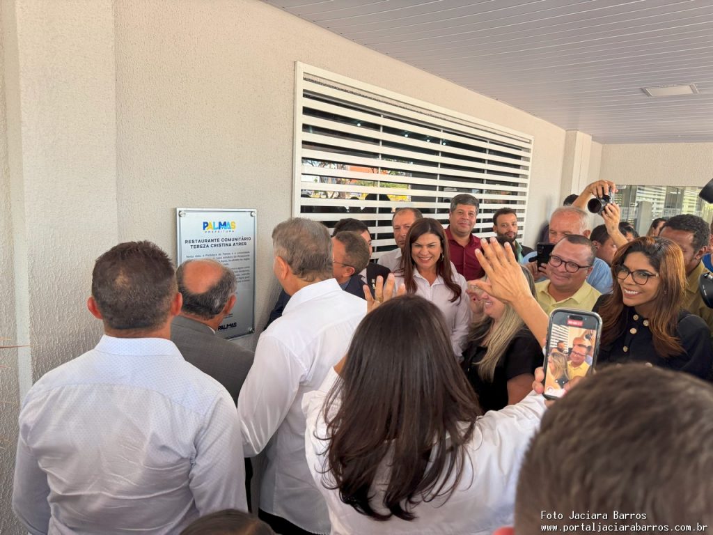 Imagem mostra a entrega oficial das unidades reformadas, com presença de autoridades e população no Restaurante Tereza Cristina Ayres, em Palmas.