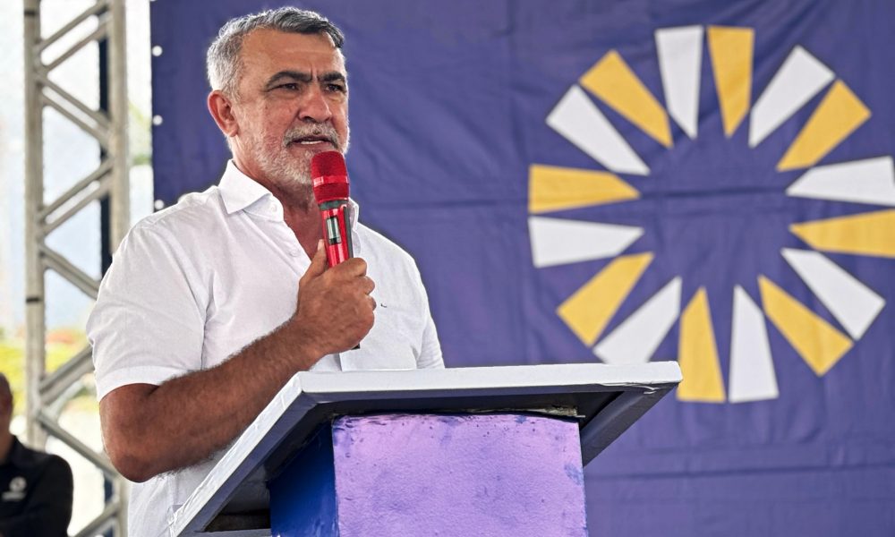 Pronunciamento de Amélio no aniversário de Buriti - foto Amanda Germiniani