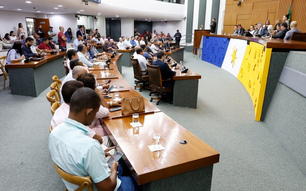 Assembleia Legislativa debate PEC da Sustentabilidade Fiscal que visa aliviar dívidas dos municípios e permitir parcelamento de precatórios e débitos.