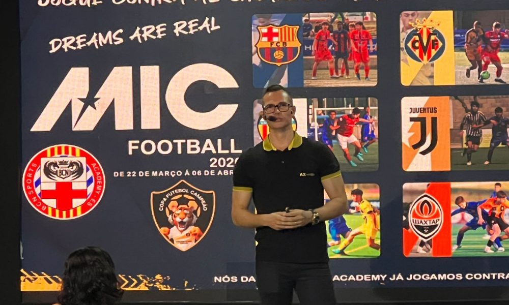 runo Teles durante evento onde anunciou a presença dos observadores internacionais na Copa Futebol Campeão