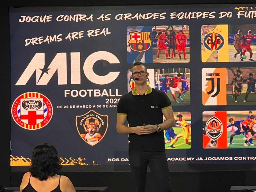 runo Teles durante evento onde anunciou a presença dos observadores internacionais na Copa Futebol Campeão