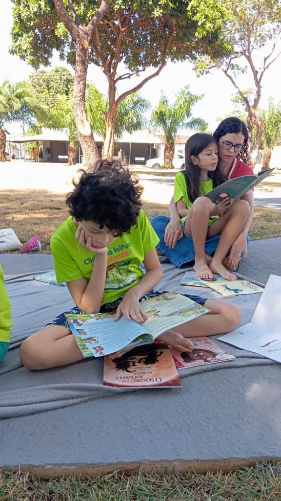 Crianças participam do Clube da Leitura e Amizade em Palmas