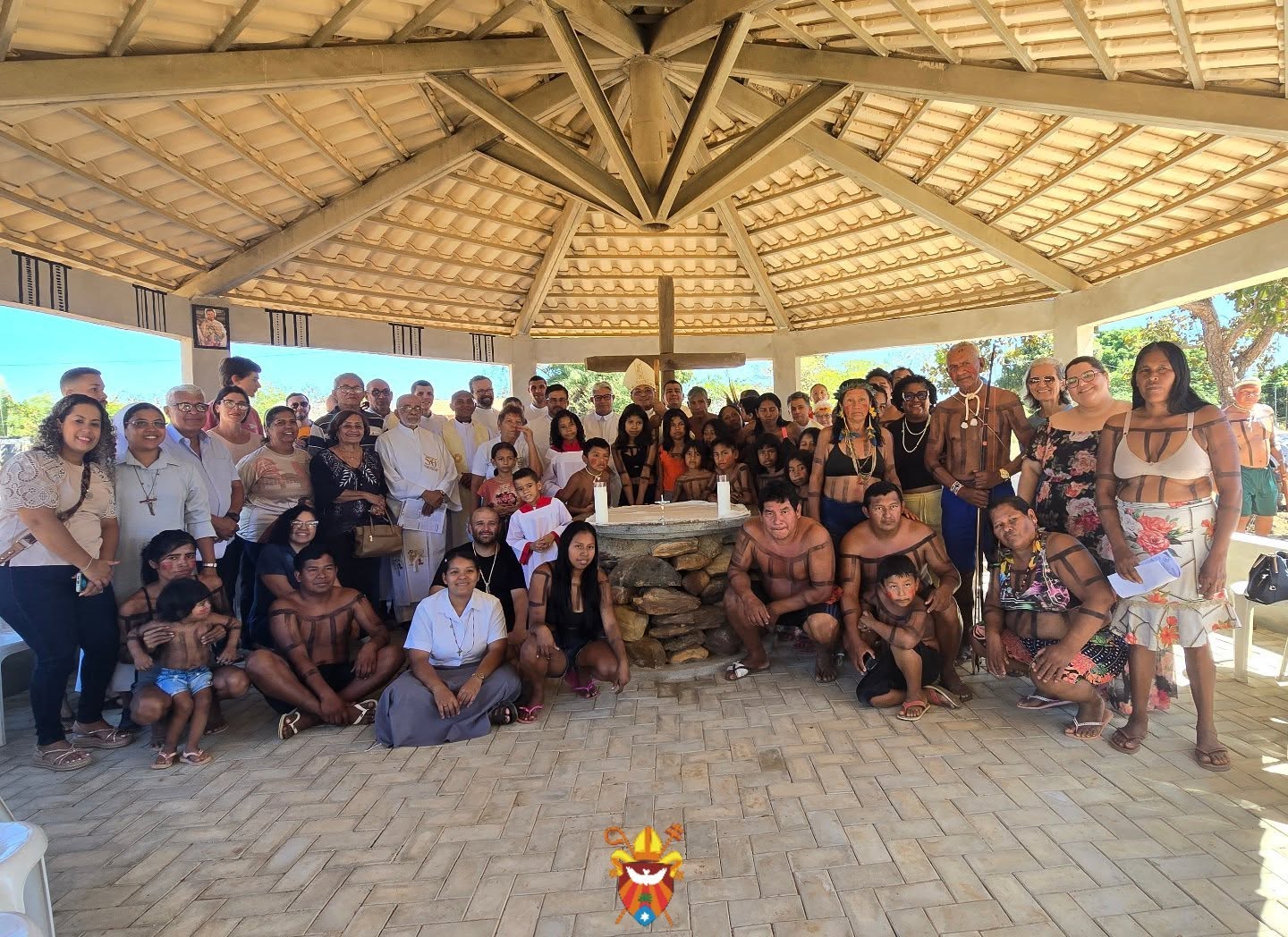 Um marco histórico de fé e comunhão com o povo Xerente 52 A Arquidiocese de Palmas inaugurou a primeira capela em aldeia indígena, na Aldeia Krite, marcando um momento histórico de fé e comunhão com o povo Xerente.