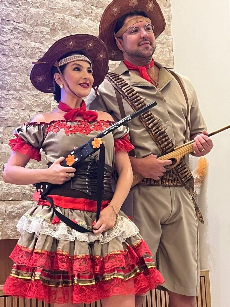 Marcus Senna e Giorgia Bortoli entram no clima junino como Lampião e Maria Bonita