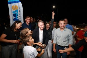 Prefeito Eduardo Siqueira Campos entrega iluminação em LED em trecho da Avenida JK, na entrada da cidade – Foto: Flávio Cavalera