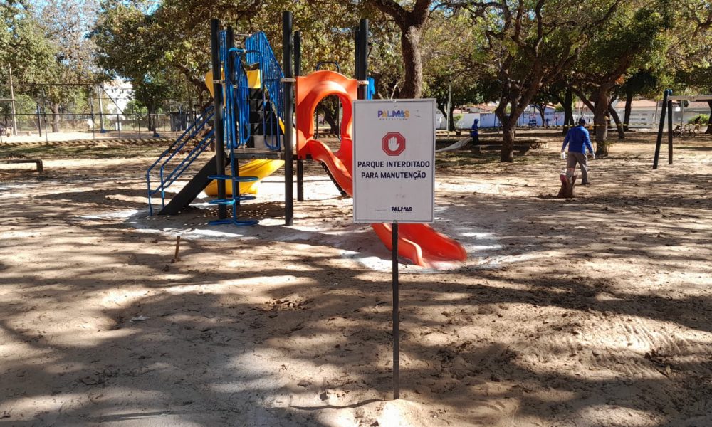 Parquinho da Arse 92 é interditado para higienização preventiva com cal e lavagem da areia