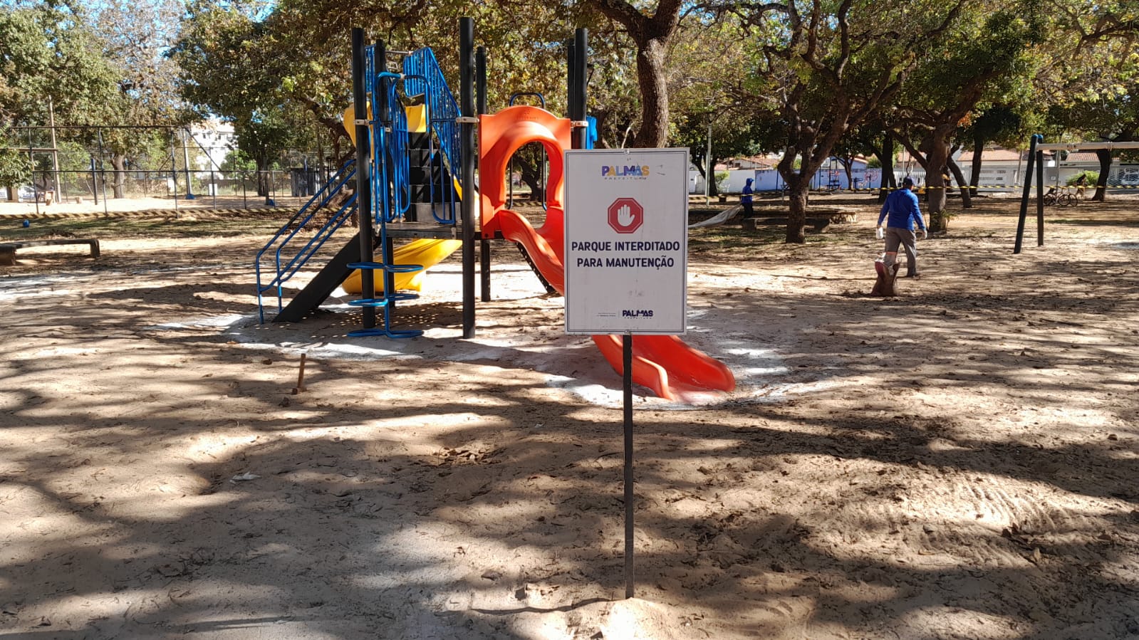 Parquinho da Arse 92 é interditado para higienização preventiva com cal e lavagem da areia