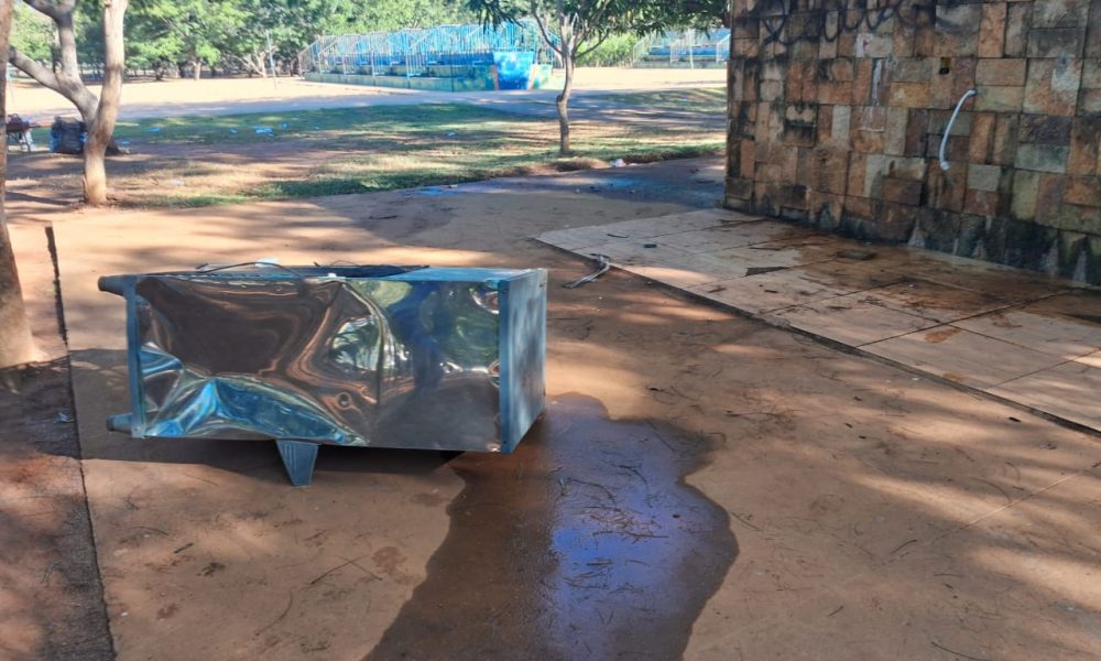 Bebedouro danificado por vandalismo será retirado do parque – Foto: divulgação