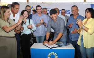 Assinatura da Ordem de Serviço marca o início das obras de revitalização da Barragem Taboca, com investimento de R$ 33,35 milhões - Foto: Ademir dos Anjos/Governo do Tocantins