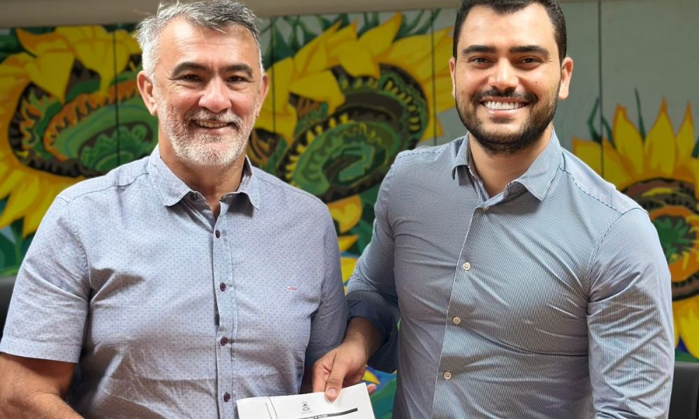 O Sebrae Tocantins e a Assembleia Legislativa do Estado do Tocantins (ALETO) assinaram, na manhã desta quarta-feira, 30, um convênio para a execução do projeto TO Cidade Empreendedora.