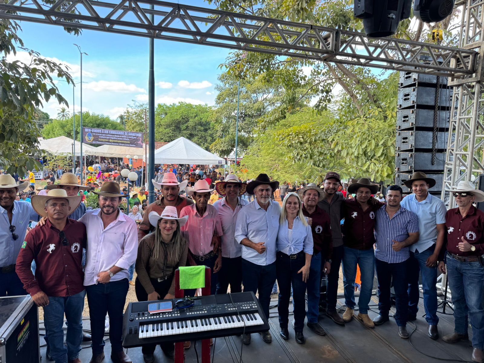 Amélio Cayres valoriza cultura em Recursolândia e Goiatins 36 Em Goiatins, o presidente da Aleto prestigiou o evento do líder Max Luz, juntamente com o deputado federal Ricardo Ayres e o deputado estadual Eduardo do Dertins.