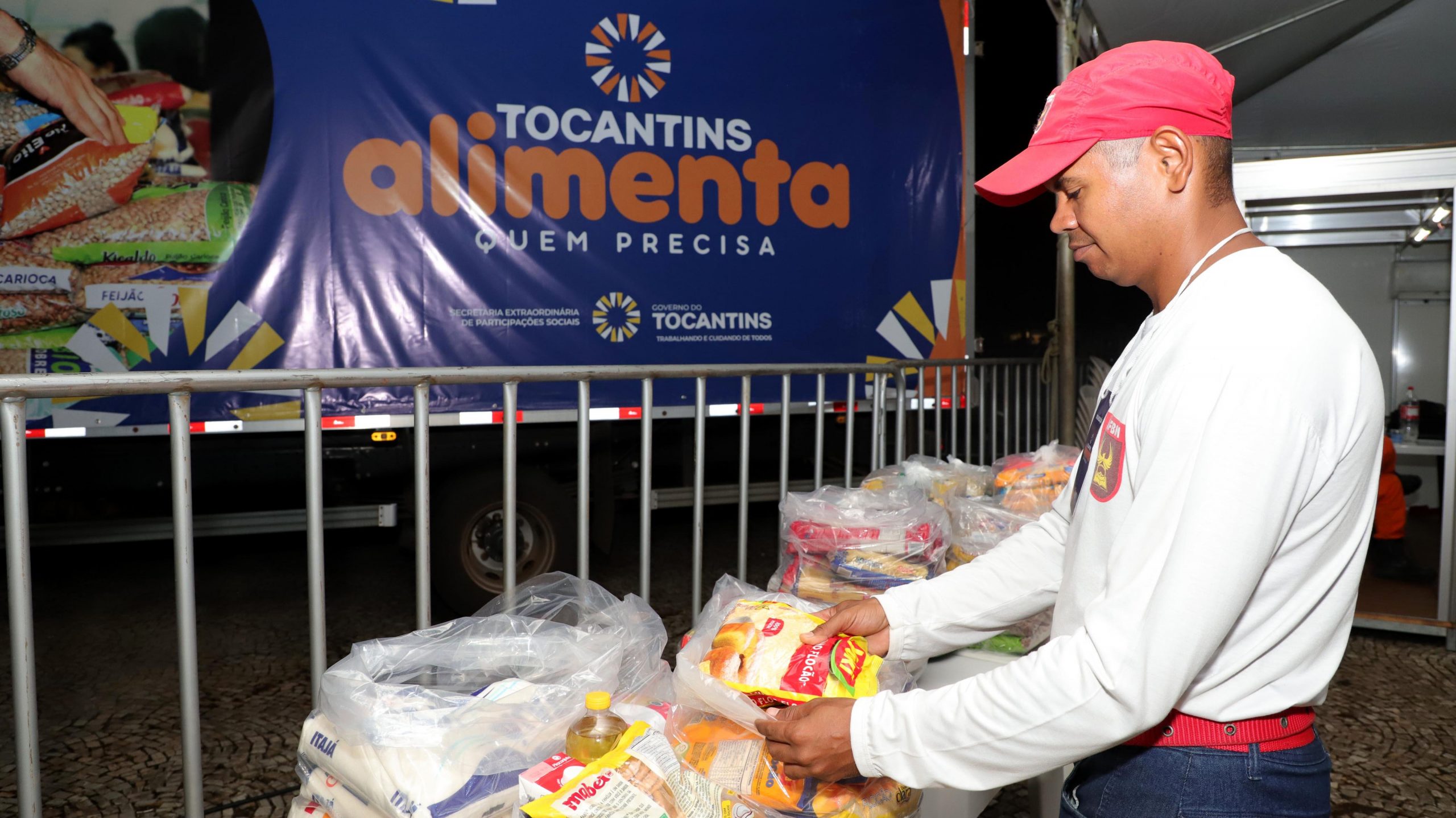 Governo do Tocantins realiza ação de arrecadação de alimentos no Taquaruçu Fest 36 Público que vai curtir o Taquaruçu Fest é convidado a doar 1 kg de alimento não perecível para o programa Tocantins Alimenta Quem Precisa - Loise Maria/Governo do Tocantins