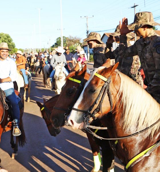 Governador Wanderlei Barbosa prestigia a cavalgada do Festejo de Nossa Senhora Aparecida e destaca a importância da fé e da cultura popular no Tocantins - Foto: Ademir dos Anjos/Governo do Tocantins