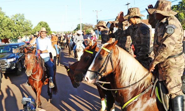 Governador Wanderlei Barbosa prestigia a cavalgada do Festejo de Nossa Senhora Aparecida e destaca a importância da fé e da cultura popular no Tocantins - Foto: Ademir dos Anjos/Governo do Tocantins