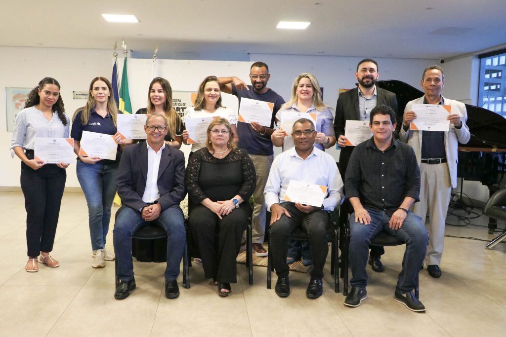 Alguns dos novos conselheiros do CMPC posam junto à presidente da FCP, Luara Aquino, e a outras autoridades – Foto: Flávia Ruth