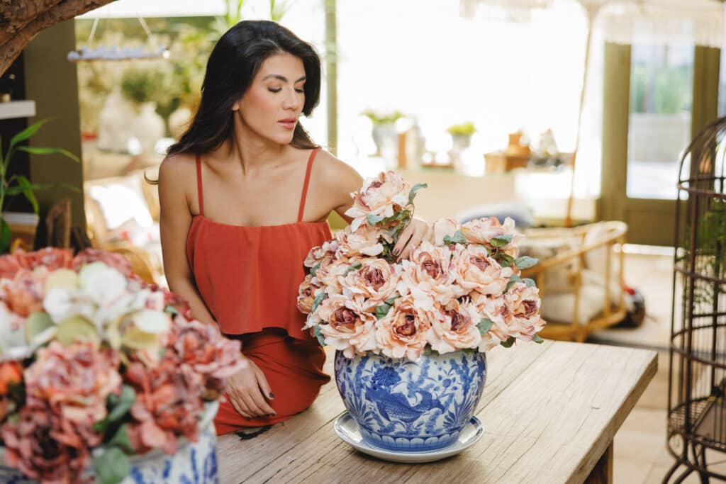 Marca lança ambiente-conceito que ressignifica o vestir no cotidiano, com foco em experiências sensoriais e momentos de leveza