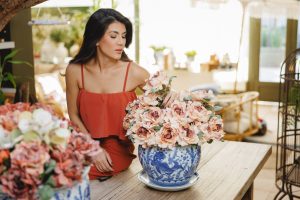 Marca lança ambiente-conceito que ressignifica o vestir no cotidiano, com foco em experiências sensoriais e momentos de leveza