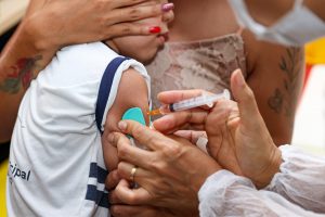 Imunização faz parte do calendário vacinal de rotina do Ministério da Saúde e é indicada para crianças e adultos – Foto: Divulgação Semus