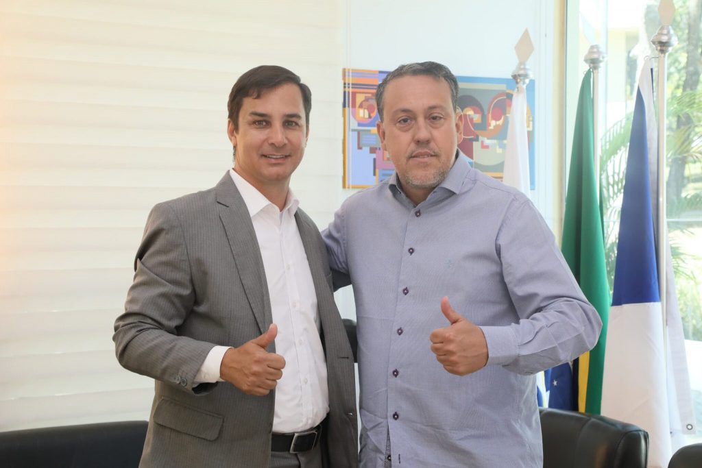 Pastor Carlos Velozo, e o deputado Estadual Dr. Danilo Alencar se reuniram nesta sexta, 11, para falar sobre demandas de saúde pública – Foto: Edu Fortes