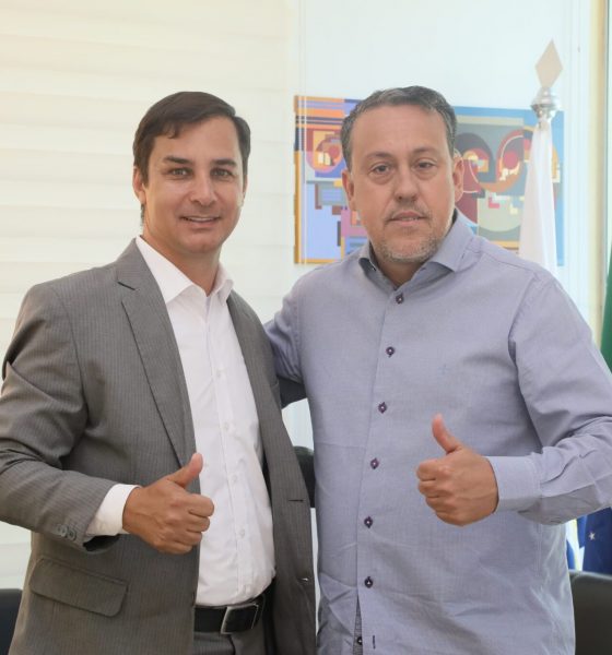 Pastor Carlos Velozo, e o deputado Estadual Dr. Danilo Alencar se reuniram nesta sexta, 11, para falar sobre demandas de saúde pública – Foto: Edu Fortes
