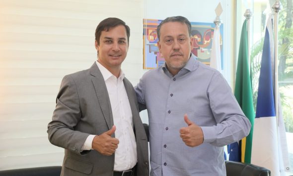 Pastor Carlos Velozo, e o deputado Estadual Dr. Danilo Alencar se reuniram nesta sexta, 11, para falar sobre demandas de saúde pública – Foto: Edu Fortes