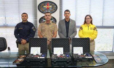 Coronel Márcio Barbosa, comandante-geral da PMTO, liderando a Operação Álcool Zero, ação conjunta com o Detran/TO para garantir a segurança no trânsito e combater a condução sob efeito de álcool no Tocantins."