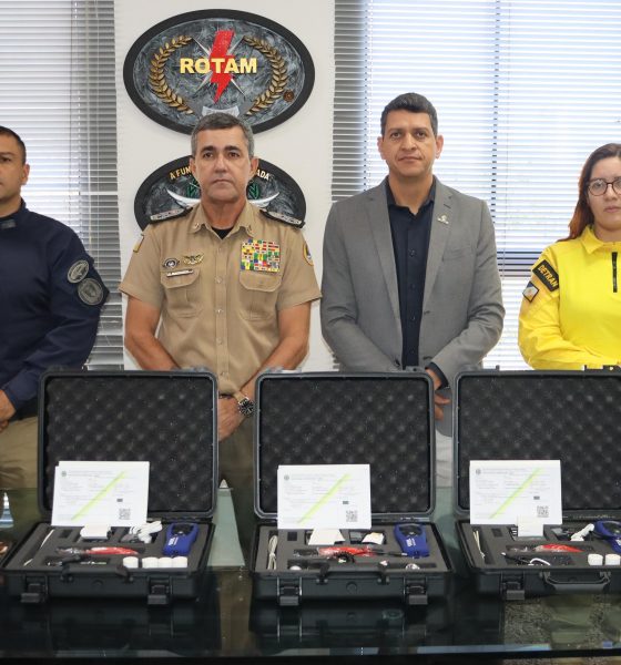 Coronel Márcio Barbosa, comandante-geral da PMTO, liderando a Operação Álcool Zero, ação conjunta com o Detran/TO para garantir a segurança no trânsito e combater a condução sob efeito de álcool no Tocantins."